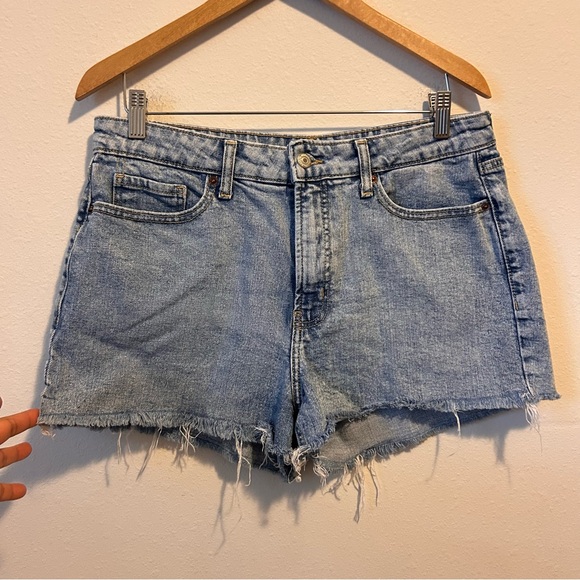 Old Navy 12 Womens O.G Straight Medium Ripped Distressed Raw Hem Denim Shorts - Picture 1 of 8
